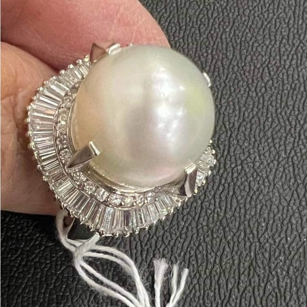 Platinum with 20.9 grams with natural diamonds 1.94